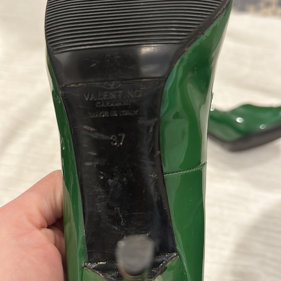 Green scalloped Valentino heels - Picture 3 of 3